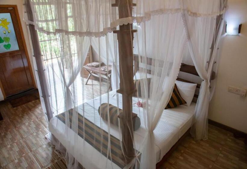 Номер Стандарт, Shadow Inn Ella