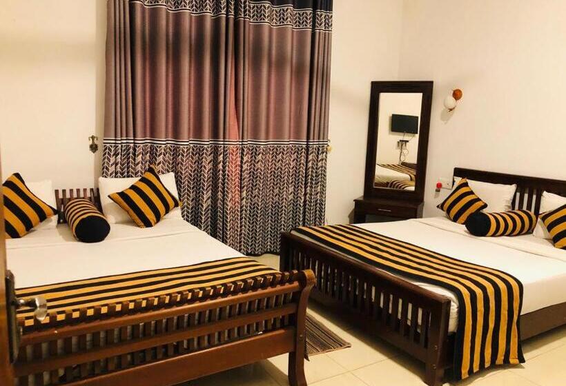 Семейный Номер, Shadow Inn Ella