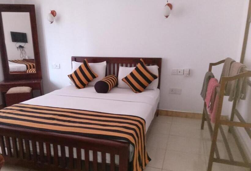 家庭间, Shadow Inn Ella