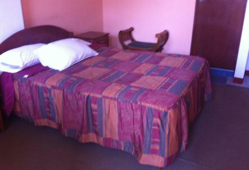 スタンダードルーム, Hostal Tres Máscaras