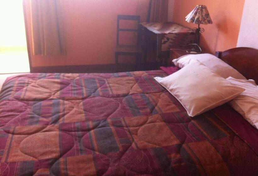 スタンダードルーム, Hostal Tres Máscaras