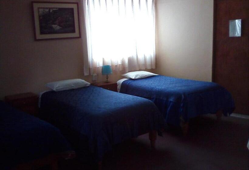 スタンダードトリプルルーム, Hostal Tres Máscaras