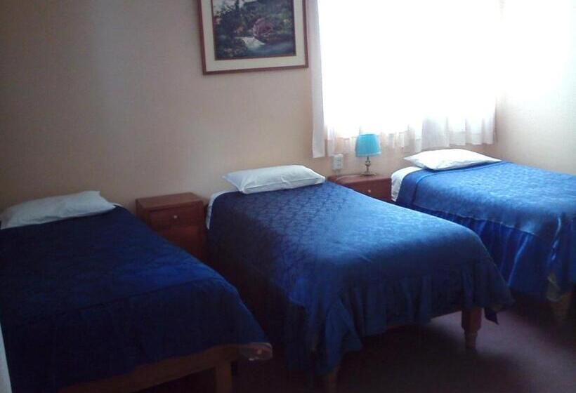 スタンダードトリプルルーム, Hostal Tres Máscaras