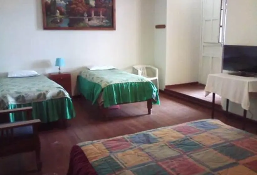Perhehuone, Hostal Tres Máscaras