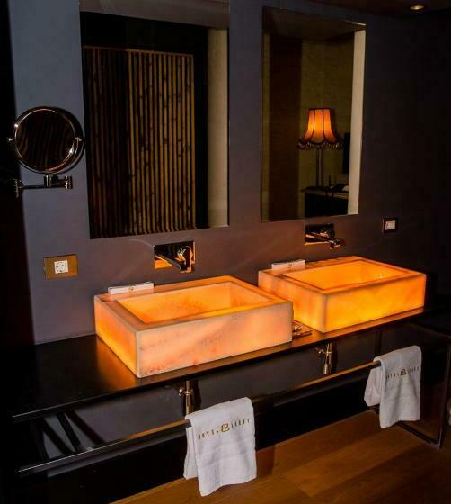 اتاق لوکس, Lobby