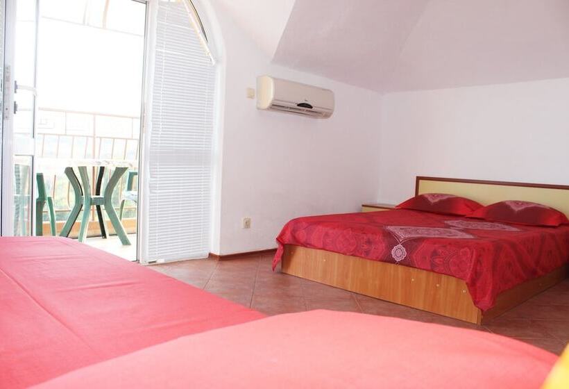 Номер Стандарт Трехместный, Dream House