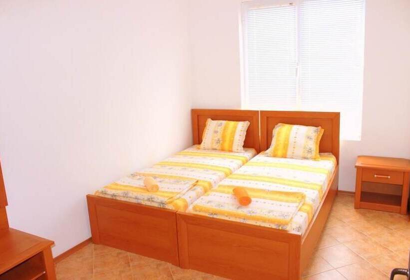 Люкс, Dream House