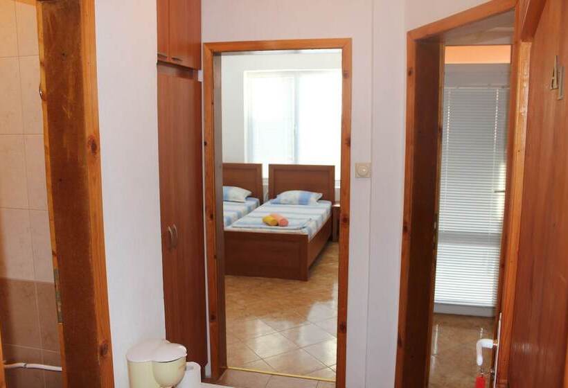 Люкс, Dream House