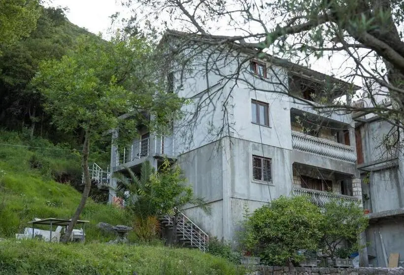 اتاق استاندارد, Guest House Zuber
