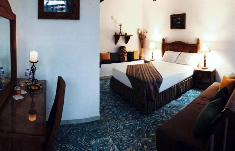 스탠다드 룸 가든 전망, Hostal Plaza Central