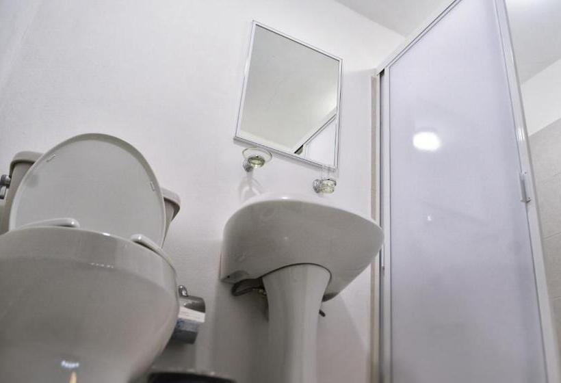 غرفة قياسية ثلاثية, Hostal Plaza Central