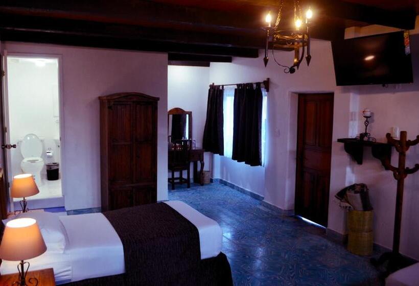 标准三人间, Hostal Plaza Central