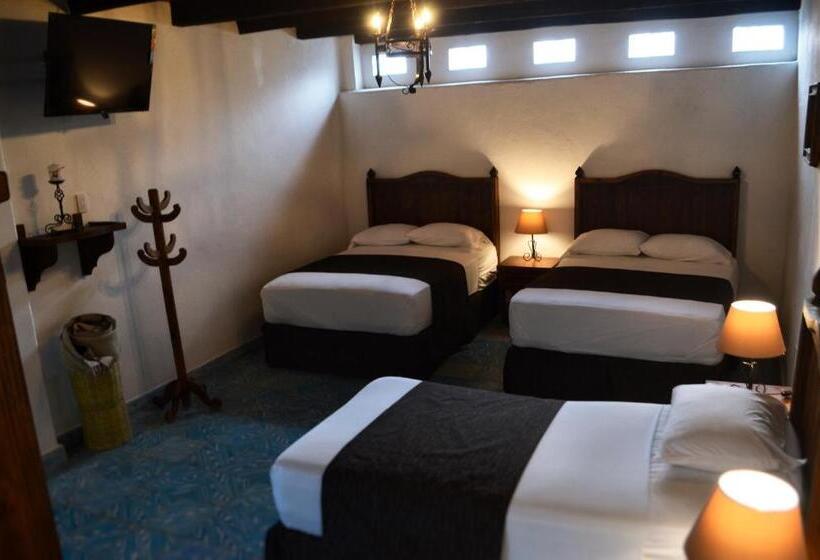 غرفة قياسية ثلاثية, Hostal Plaza Central