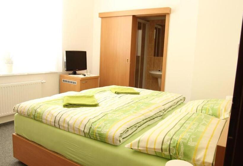 Quarto Estandar, Penzion Bobule