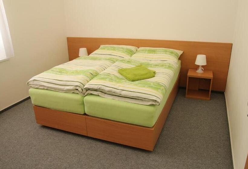 Escritório Estándar, Penzion Bobule