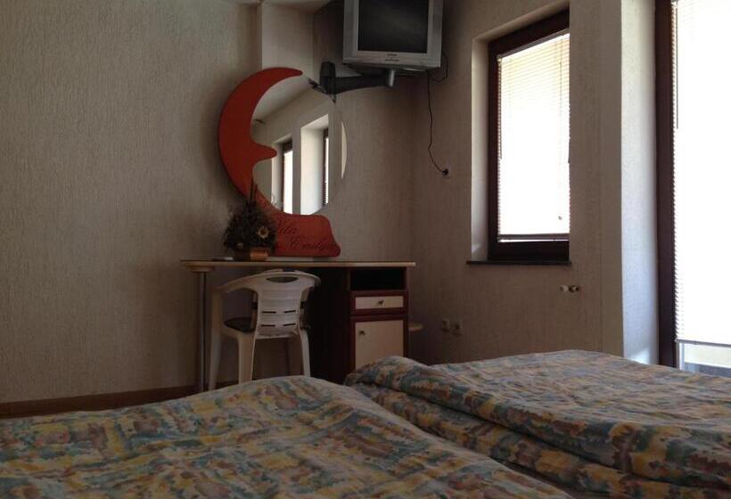 اتاق استاندارد سه نفره, Villa Emilija