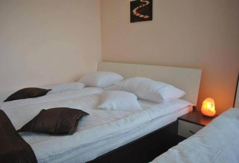 غرفة قياسية, Pensiunea Queen Mary