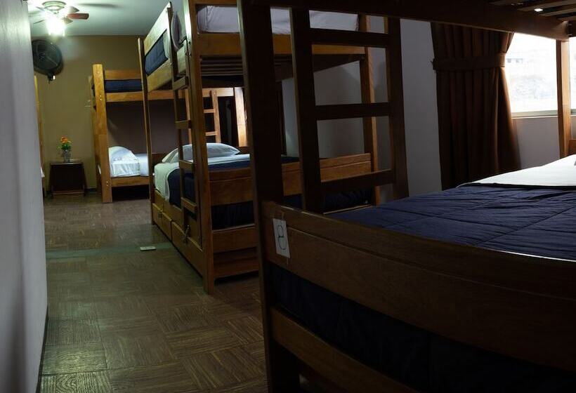 공동 객실, Tupac Lima Airport