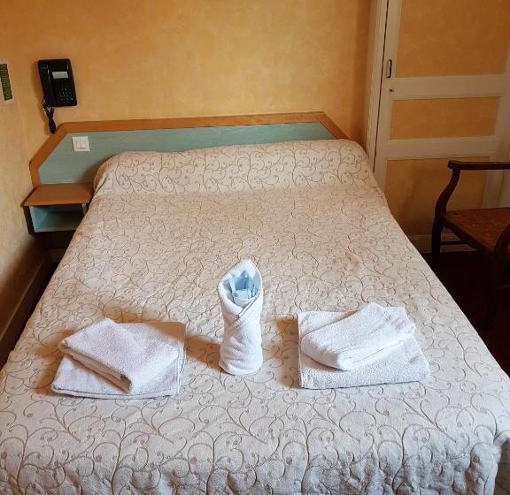 غرفة قياسية, De La Gare