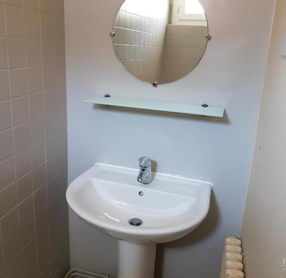 غرفة قياسية, De La Gare