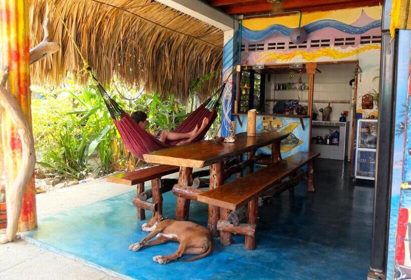 اتاق چهار تخته با دستشویی مشترک, Casa Surf Mar Azul