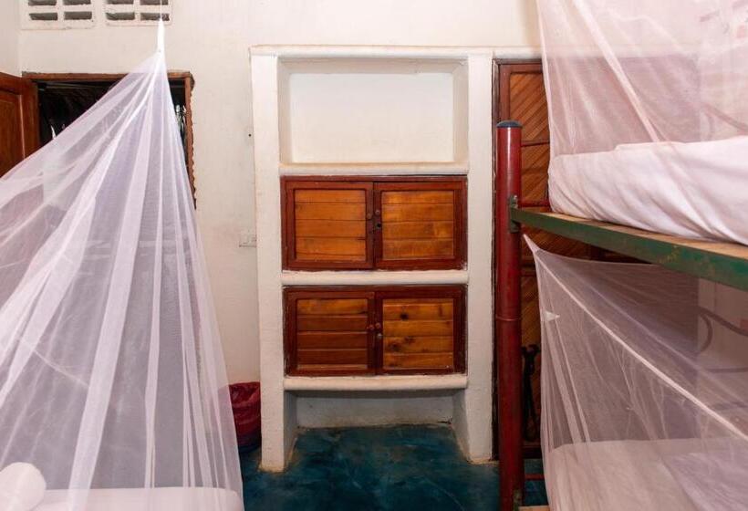 اتاق چهار تخته با دستشویی مشترک, Casa Surf Mar Azul