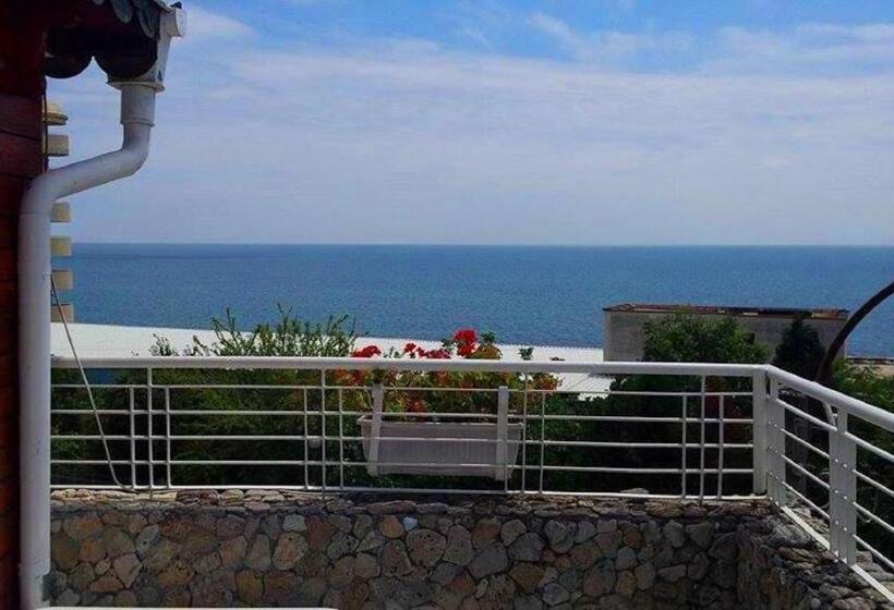 جناح جونيور مطلّ علي البحر, Guest House Margarita