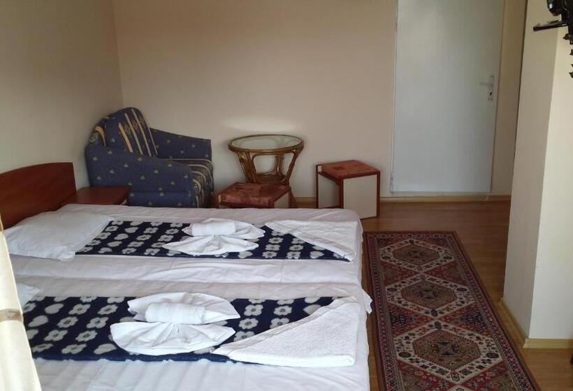 جناح جونيور مزوَّد بشرفة, Guest House Margarita