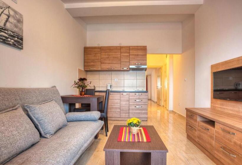 آپارتمان 1 خوابه با بالکن و چشمانداز دریا, Guest House Maslina