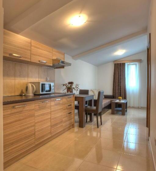 آپارتمان سوپریور 1 خوابه, Guest House Maslina