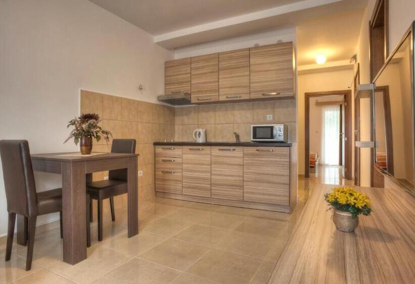 سوئیت خانواده 2 خوابه, Guest House Maslina