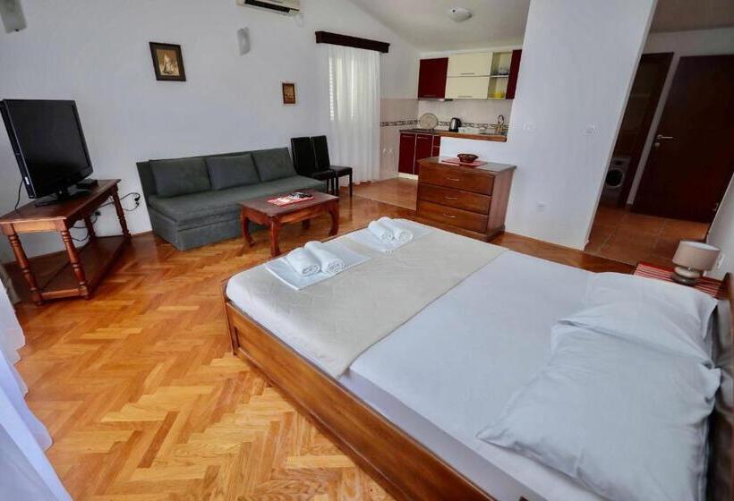 استودیوی استاندارد با چشم‌انداز دریا, Guest House Maslina