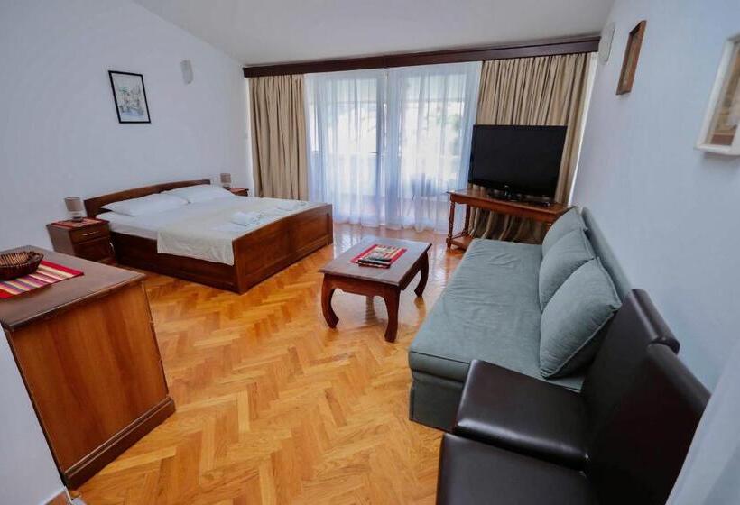 استودیوی استاندارد با چشم‌انداز دریا, Guest House Maslina