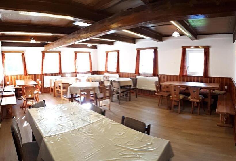Standard Neljän Hengen Huone, Horská Chata U Pekařů