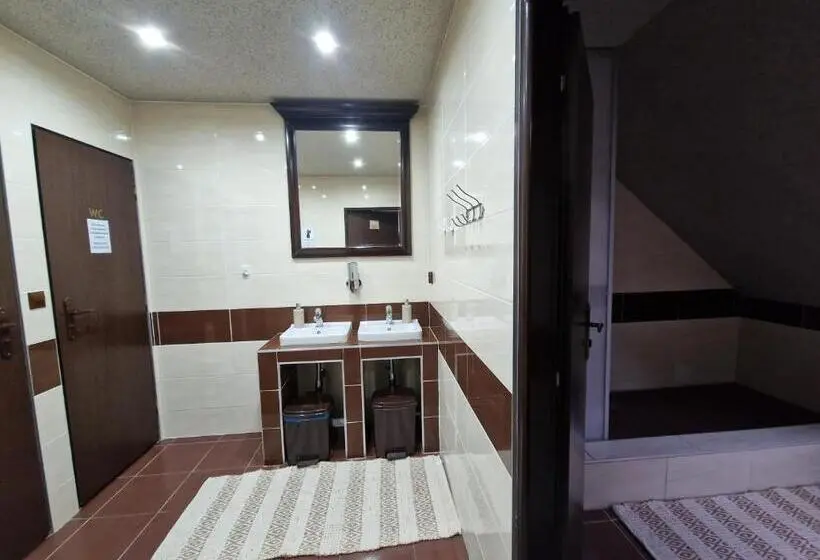 バス共有のスタンダードルーム, Penzion škorpión