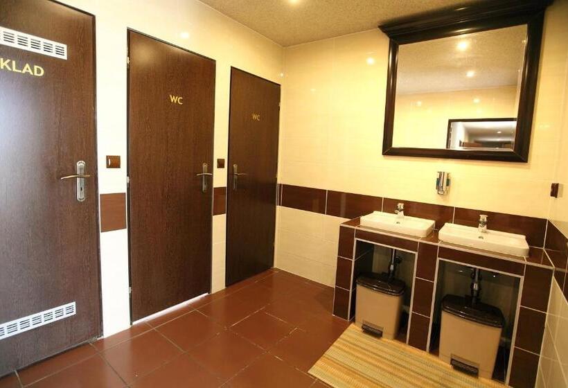 バスルーム共有のシングルスタンダード, Penzion škorpión