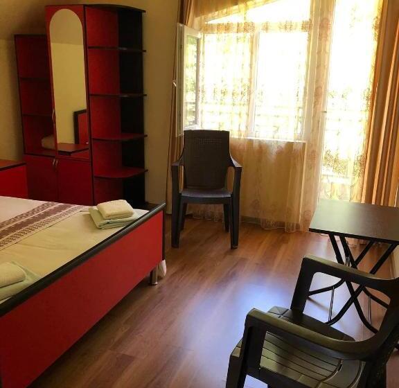 اتاق خانوادگی, Sanni Guest House