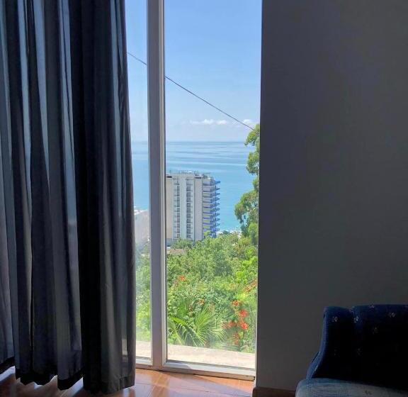 اتاق خانوادگی, Sanni Guest House