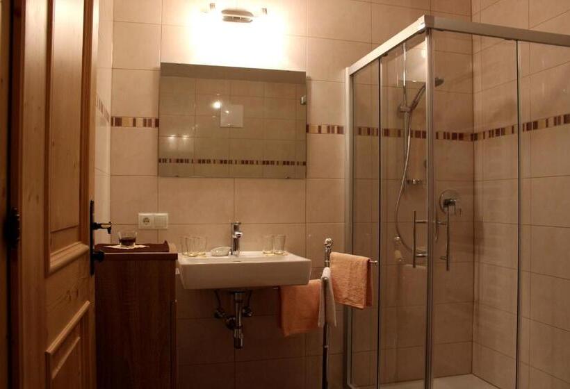 شقة 3 غرف, Schneiderhof