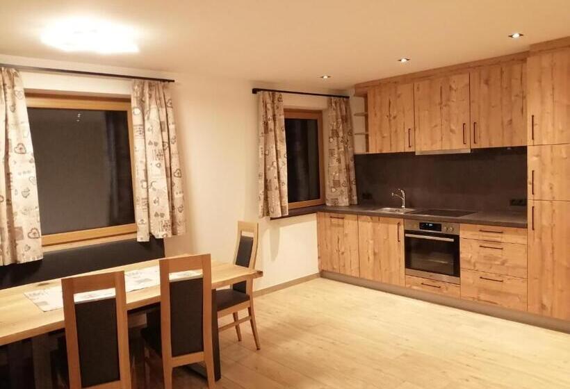 شقة غرفتين, Schneiderhof