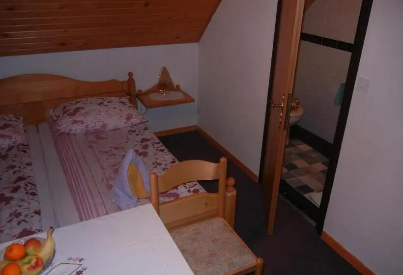 اتاق راحتی, Apartments & Rooms Stare