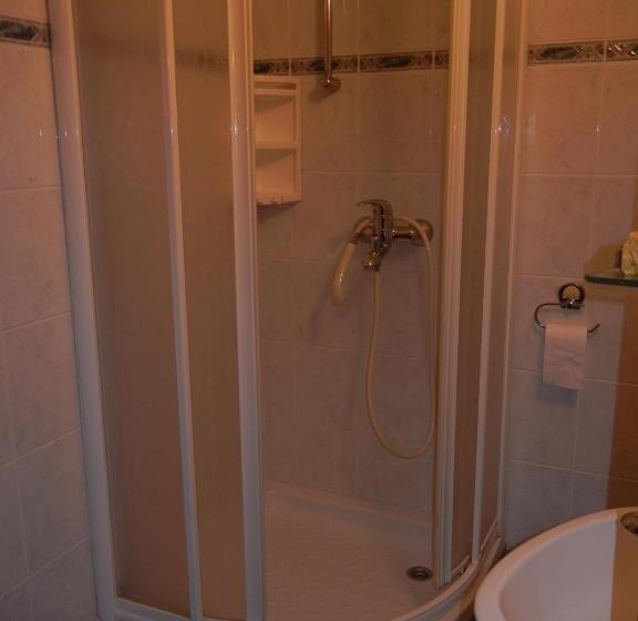 استودیوی استاندارد, Apartments & Rooms Stare