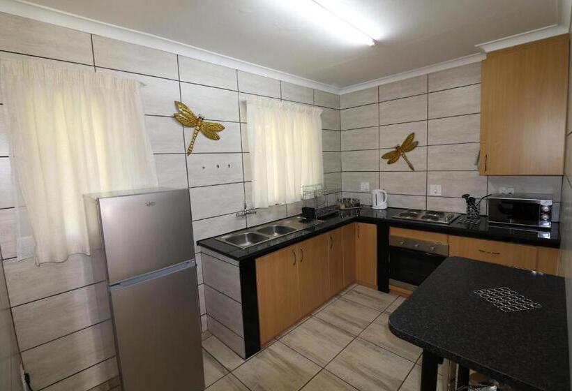 חדר משפחתי נוף לגינה, Country Park Guest House   Muldersdrift