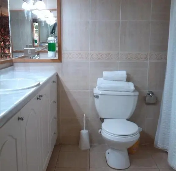 اتاق استاندارد چهار تخته, Hostal Kutralwe
