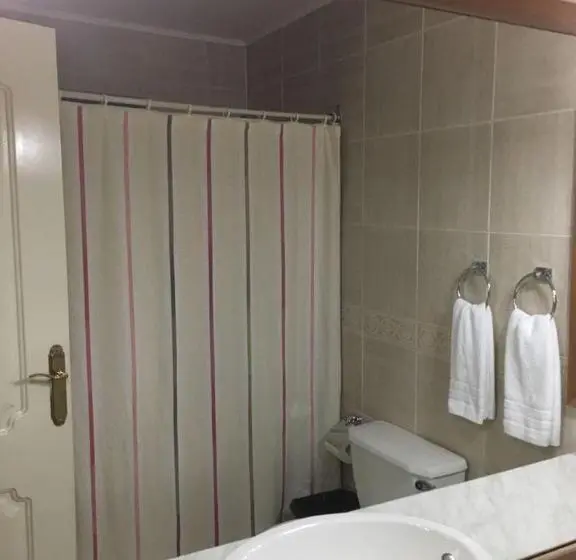 اتاق استاندارد چهار تخته, Hostal Kutralwe
