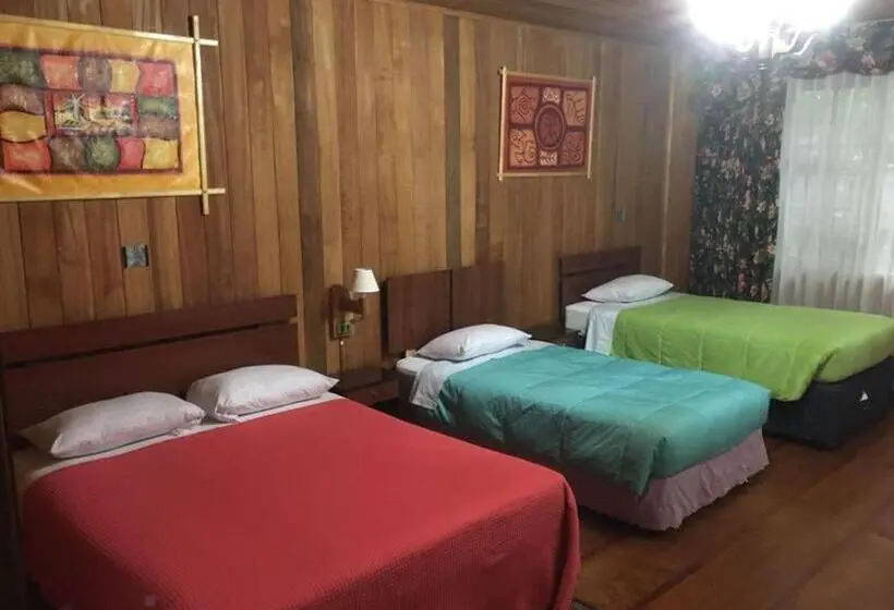 اتاق استاندارد چهار تخته, Hostal Kutralwe