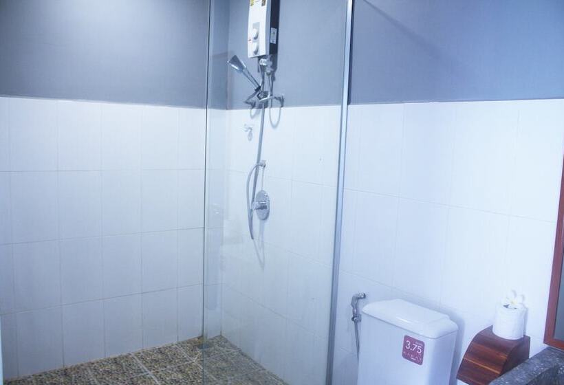 غرفة قياسية مطلّة علي حمام السباحة, Ramchang Guesthouse