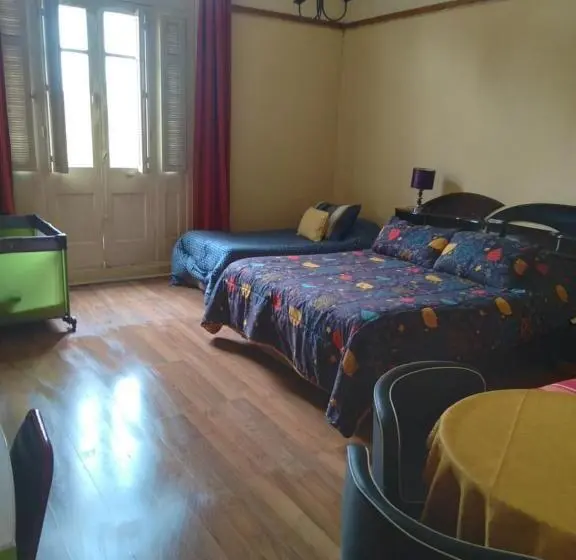 اتاق خانوادگی, Blanca Rosa Valparaiso B&b