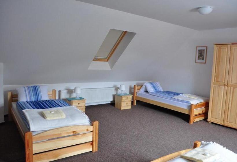 جناح, Hostinec Vo Višňovom