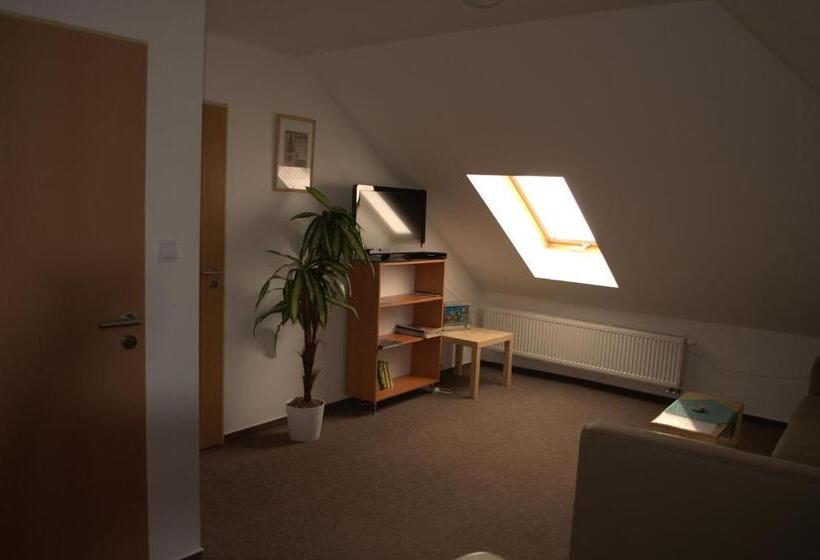 Люкс, Hostinec Vo Višňovom